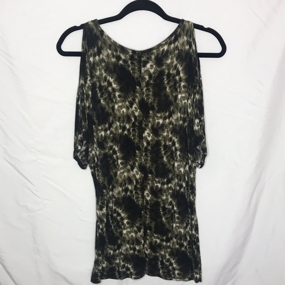 Cold Shoulder Tee - Picture 4 of 6